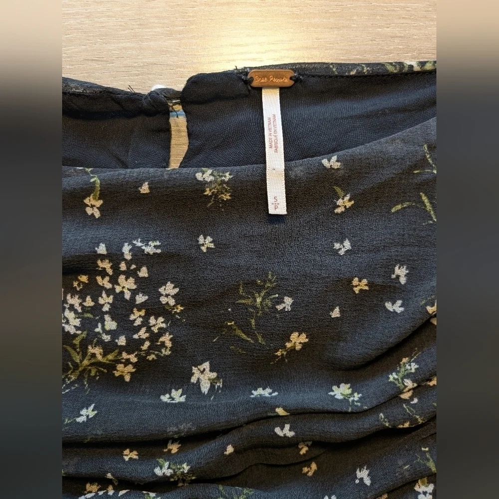 Free People Black Ditsy Floral Chiffon Puff Sleeve Open Back Top Bohemian Boho
